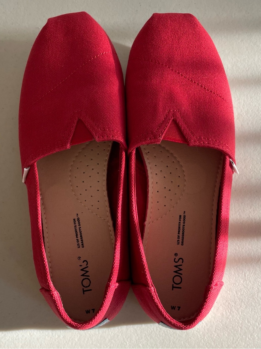 TOMS Red Classic Alpargata Canvas Slip On Flats - Women's Size 7 - Picture 8 of 10